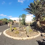 Feriehus Volcanes, Big House, Gardens Heated Pool La Oliva